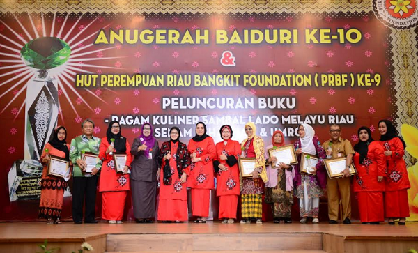 Ketua TP PKK Riau Hadiri Anugerah Baiduri ke-10 dan HUT PRBF