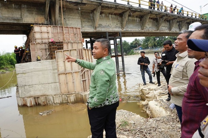 Jembatan Sungai Rokan Ditarget Kembali  Fungsional Dalam Waktu Dekat