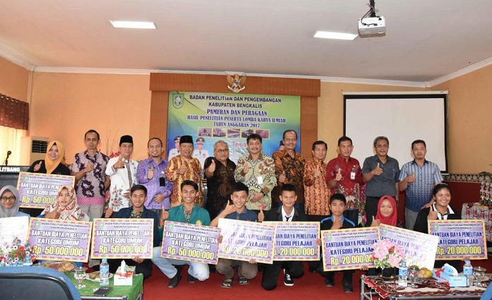 Balitbang Bengkalis Gelar Pameran dan Peragaan Hasil Penelitian Peserta Lomba Karya Ilmiah 2017