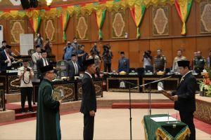 Andi Taufik Ucapkan Sumpah PAW Anggota DPRD Riau Fraksi PDIP