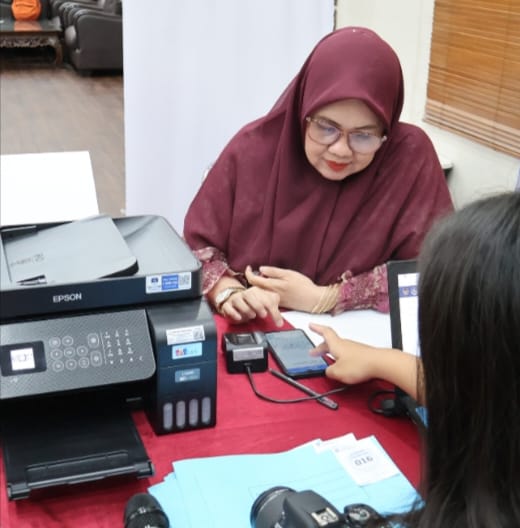 Warga Rupat dapat Kemudahan Urus Paspor Melalui Program Jempol Imigrasi