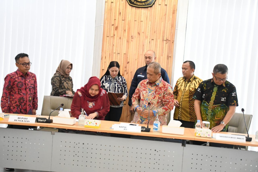 Bupati Kasmarni Tandatangani Kerjasama dengan Kementerian ESDM, Pemkab Bengkalis Dapat Izin Pembangunan Jalan Lingkar Barat Duri