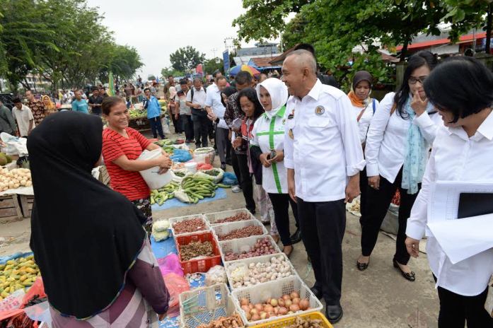 Jelang HBKN 2017, Stok Barang Pokok Cukup dan Harga Stabil di Pekanbaru