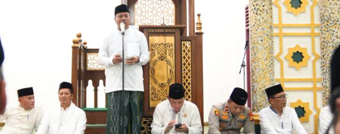 Safari di Beringin Taluk, Bupati Suhardiman Serahkan Sejumlah bantuan