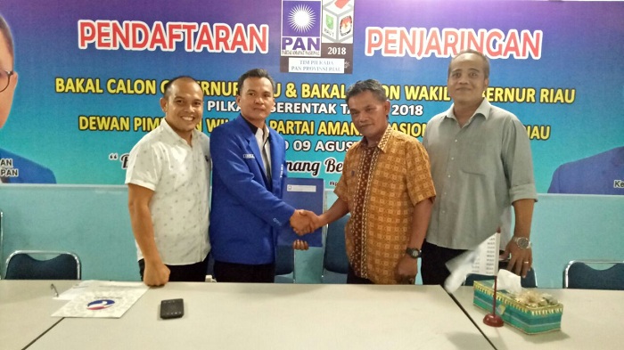 Ahmi Septari Ambil Formulir Penjaringan Balon Gubri di PAN Riau