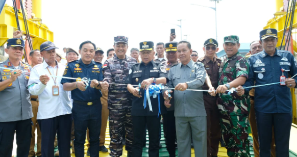 Bupati Asmar Lepas Pelayaran Perdana Roro Insit-Mengkapan Buton