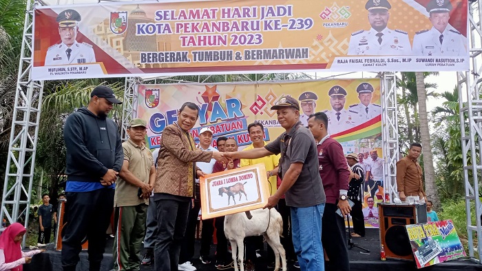 Dihadiri Pj Wali Kota, Kegiatan Jalan Santai dan Senam Massal di Pebatuan Sangat Meriah