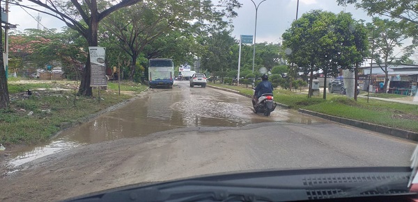 Sering Dikunjungi, Genangan Air di Jalan Sultan Syarif Kasim Belum Ditangani, Masyarakat Tunggu Action Pemerintah...