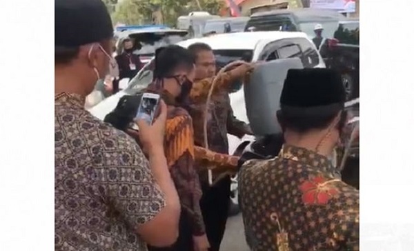 Heboh Mobil Dinas Wakil Presiden Isi Bahan Bakar  Pakai Jeriken di Pinggir Jalan, Begini Penjelasan Sekretariat Wapres