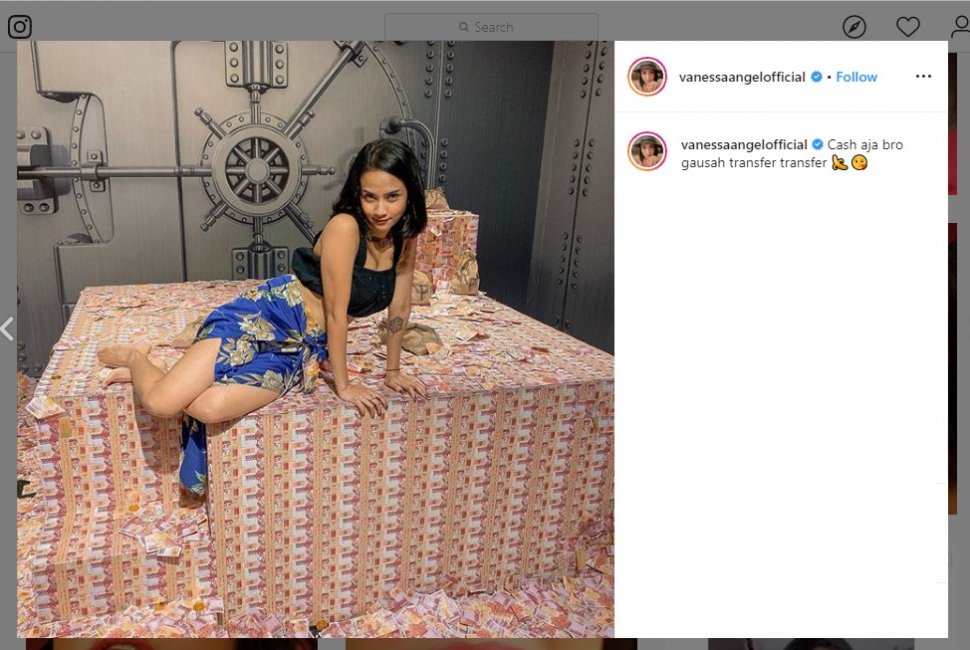 Busyet! Foto di Atas 'Tumpukan Uang', Vanessa Angel: Cash Saja Nggak Usah Transfer