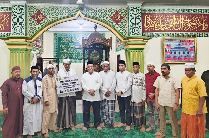 Wagubri Serahkan Bantuan CSR PT Riau Petroleum untuk Rumah Tahfidz Masjid Ar-Rosydin