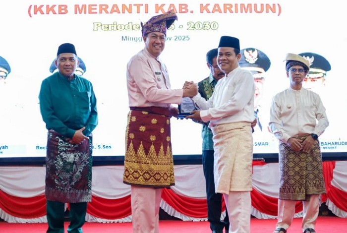Muzamil  Kukuhkan Pengurus Kerukunan Keluarga Besar Meranti-Karimun
