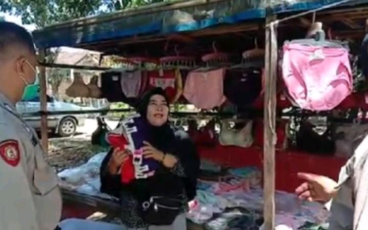Dilema! Diterbitkan Petugas Gabungan,  Emak-emak Pedagang: Kami di Luar Mati Kena Corona, di Rumah Mati Kelaparan, Pak!