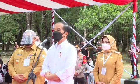 Target 2 Juta Vaksinasi per Hari, Jokowi Minta Pemda, Polda, Kodam, Kodim, dan Polres Mendukung