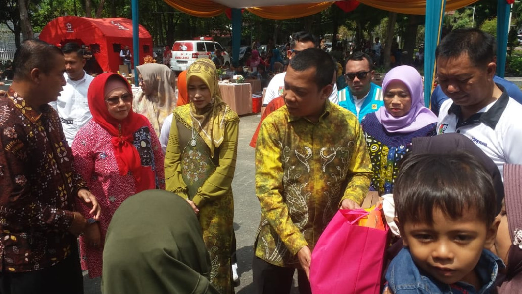 Disketapang Salurkan 50 Paket Penanggulangan Stunting