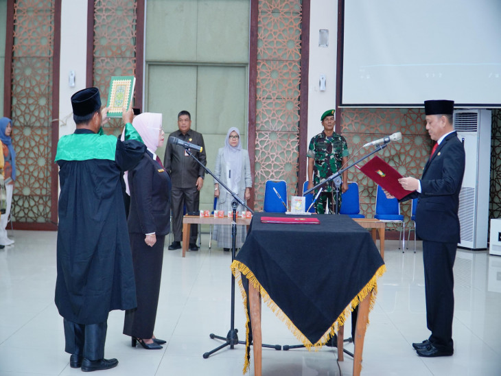 Pj Bupati Kampar  Lantik Ramlah Sebagai  Penjabat Sekda