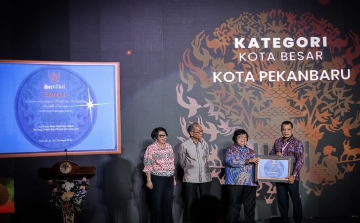 Fokus Tangani Kebersihan, Kota Pekanbaru Terima Sertifikat Adipura