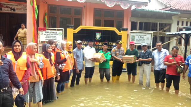 PWNU Riau Salurkan Bantuan Banjir di Desa Buluhcina