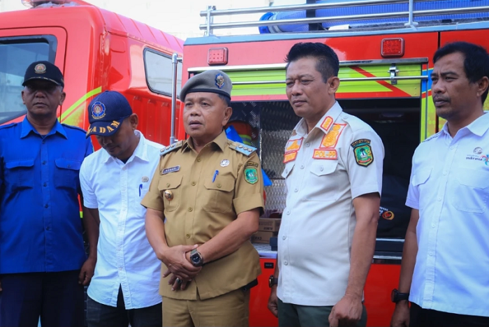 Plt Bupati Asmar Tinjau Mobil Damkar dan Truk Sampah Baru