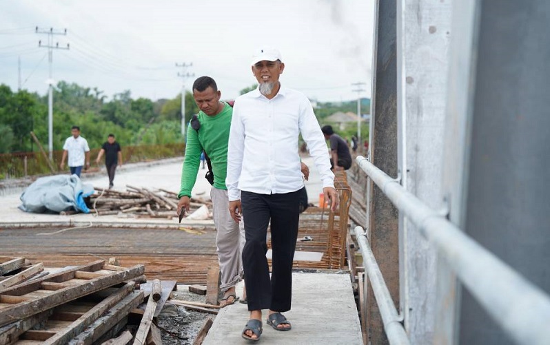 Wako Paisal Tinjau Progres Pembangunan Jembatan Duplikat Sungai Mesjid