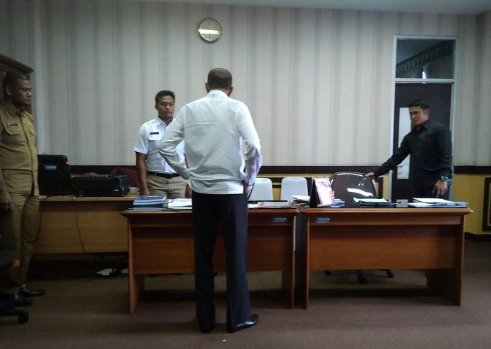 KASIHAN...Salah Masuk WC, Seorang Staf Kena 'Sembur' Bupati, 'Tidak Ada Otak, Pecat Anak Itu, Kurang Ajar Dia WC Bupati Dipakai'