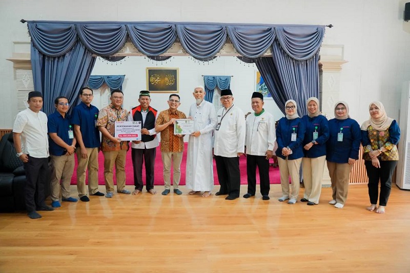 RS Awal Bros Serahkan Zakat Mal pada Pemkot Dumai