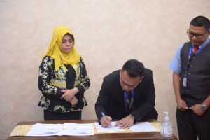 Penerbit Erlangga Lakukan Penandatanganan MoU dengan Misnarni Syamsuar