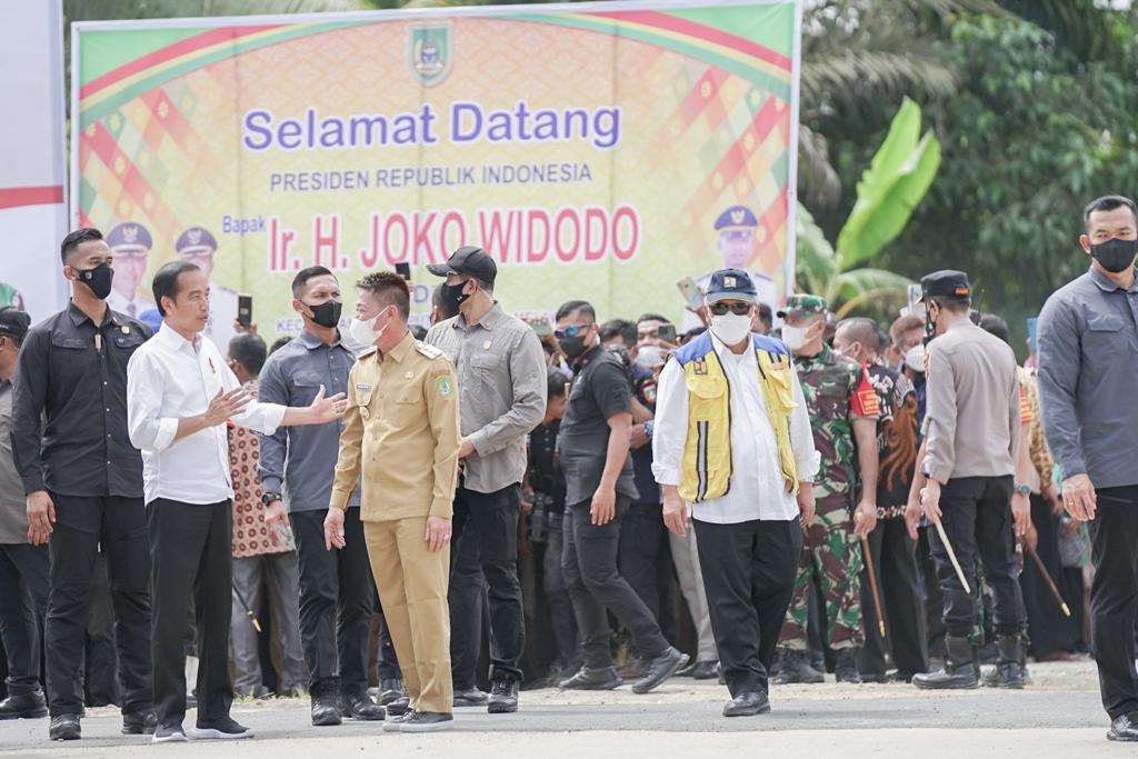 Bupati Rohil Dampingi Presiden RI Resmikan SPAM Durolis