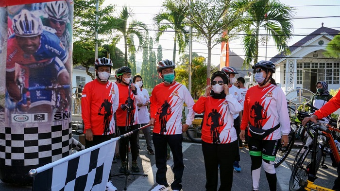 Bupati Afrizal Sintong Lepas Fun Bike Sinergi HUT Bhayangkara 2021 Polres Rohil