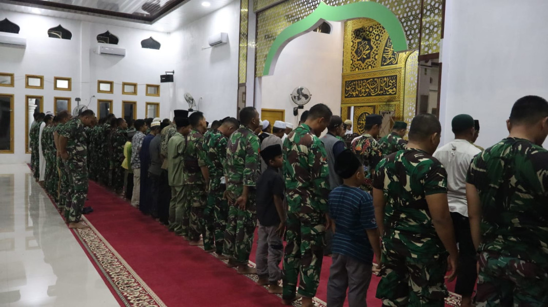 Satgas TMMD ke - 121 Laksanakan Sholat Subuh Berjamaah di Lokasi TMMD