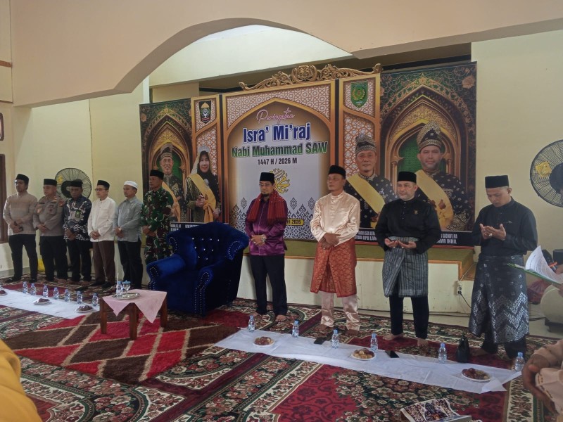 Wujud Kemanunggalan Adat dan Pemerintah, Asisten III Hadiri Syiar Isra Mi’raj yang ditaja LAMR Inhil
