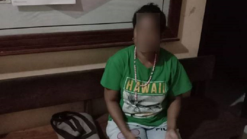 Sadis! Usai Habisi Nyawa Suami, IRT Lapor Tetangga Sambil Bawa Parang Berlumuran Darah