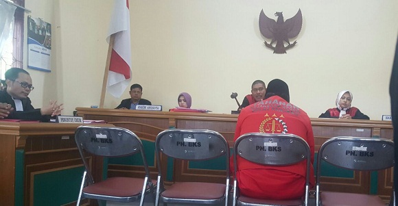 Mantan Anggota Polisi di Meranti Menangis Dituntut 10 Tahun Penjara Karena Narkoba