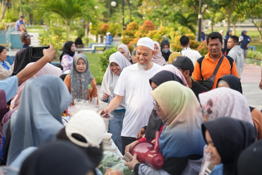 Wako Traktir Warga di Gerakan Pangan Murah, Upaya Pemko Dumai Tekan Inflasi dan Jaga Daya Beli