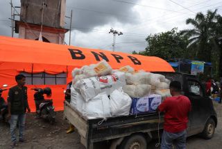 BNPB Salurkan 2,8 Ton Bantuan ke Palembayan Agam