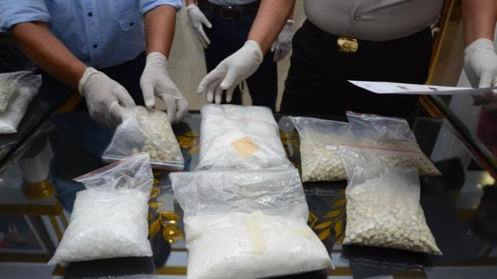 Diduga dari Malaysia, Polda Riau Amankan 12 Kg Sabu, 5 Ribu Butir Pil Ekstasi dan 11 Orang Jadi Tersangka