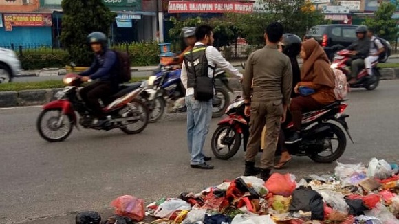 Buang Sampah Sembarangan, 25 Warga Pekanbaru Diproses Gakkum DLHK