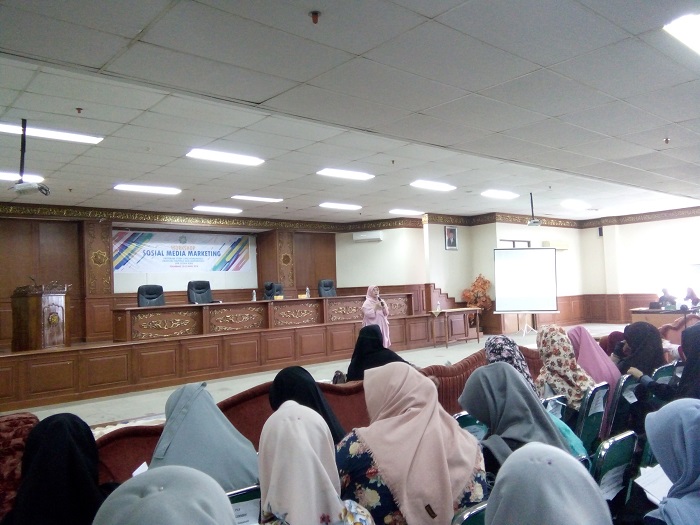 Prodi Ilmu Komunikasi UIN Suska Riau Gelar Workshop Sosial  Media Marketing