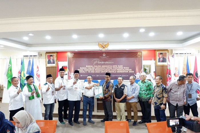 Lima Partai Politik  dan Dua  Balon DPD Mendaftar ke KPU Riau