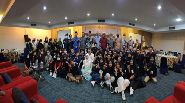 Bupati Natuna Lantik Kepengurusan IWKN dan IPMKN  Pekanbaru
