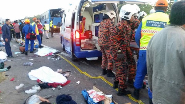 INNALILLAHI... Tabrakan Maut Bus Pabrik di Malaysia, 10 Orang TKI Meninggal Dunia, Ini Foto dan Videonya