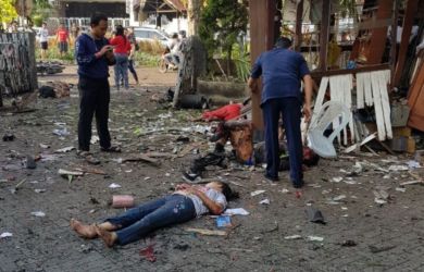 DUARRR...Bom Bunuh Diri Surabaya, 3 Tewas, 11 Terluka