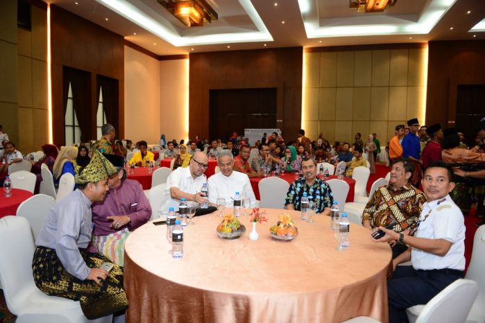 Syamsuar dan Ganjar Pranowo Hadiri Seminar Riau  Outlook 2019-2024