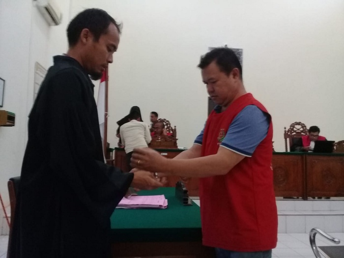 Disorot Awak Media, Akhirnya Atong Diduga Pelaku Perusak Hutan Rohil Sidang Didampingi PH