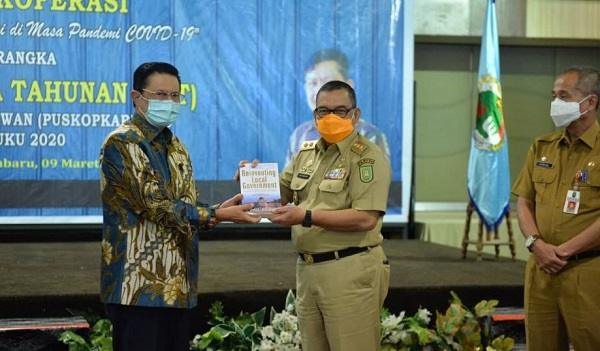 Wagubri Hadiri Seminar  Bersempena Rapat Anggota Tahunan Puskopkar Riau