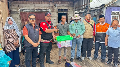 Bupati Inhil Salurkan Bantuan Untuk Korban Angin Puting Beliung di Desa Sungai Bela