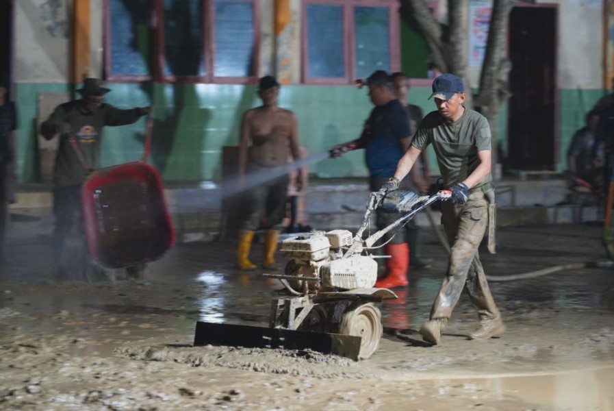 Inovasi Traktor Modifikasi Satpol PP Riau Percepat Pemulihan Pascabanjir Aceh Tamiang