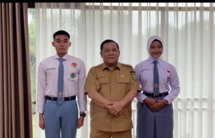 Plt. Gubernur Riau Lepas Keberangkatan Dua Calon Paskibraka Riau ke Jakarta