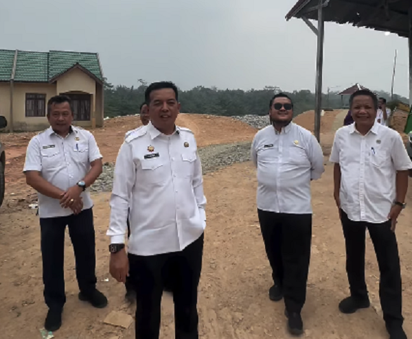 Sekda Inhu Tinjau Kondisi Penataan Kawasan TPA Batu Canai
