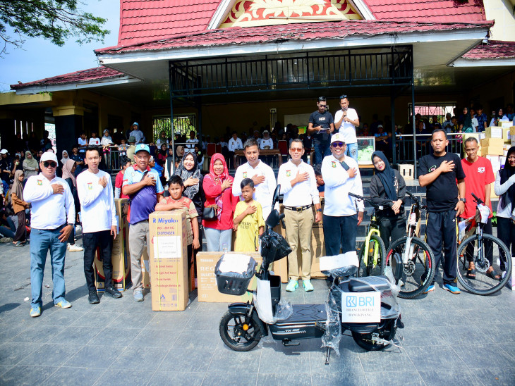 Bupati dan Wakil Bupati Kampar Ikuti Jalan Santai May Day 2026